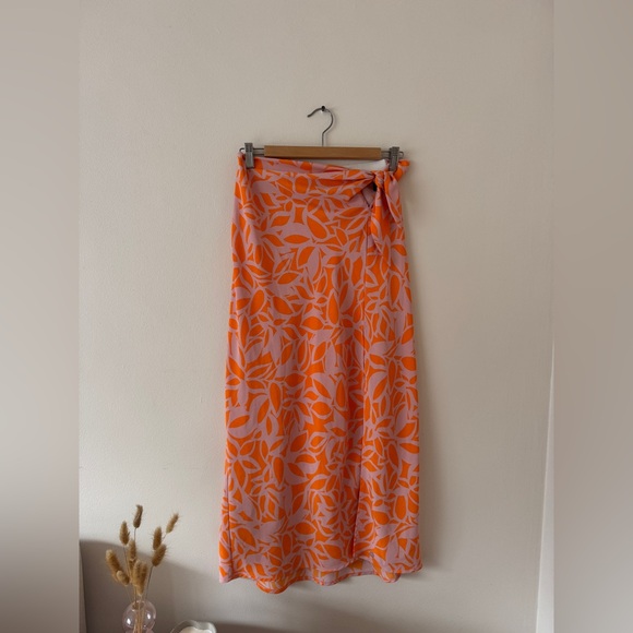 Sanctuary Beach To City Midi Skirt in Tangerine Stencil - Picture 2 of 4